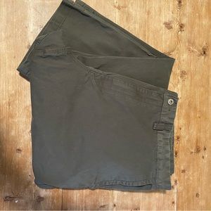 Men’s Duluth Trading Company pants 42” x 32”
